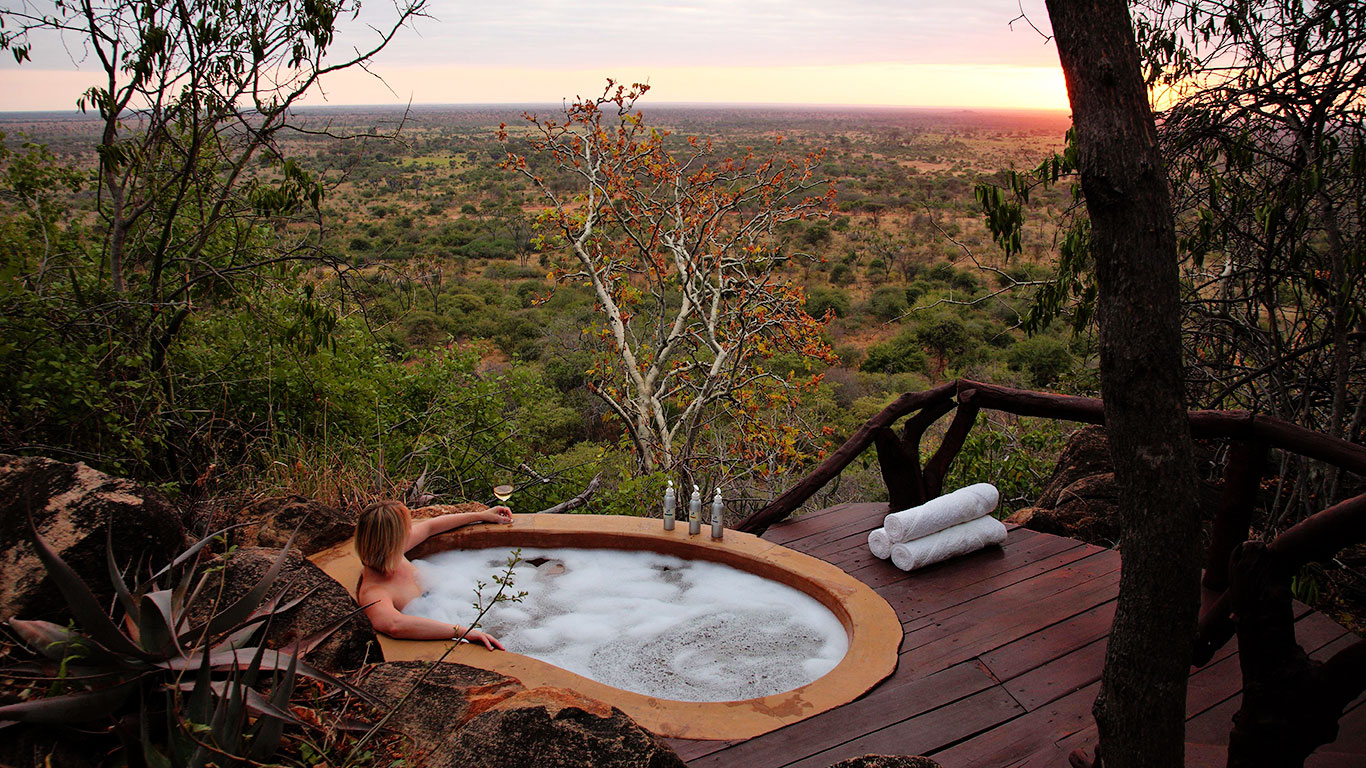 Elsa s Kopje accommodation outdoor bath