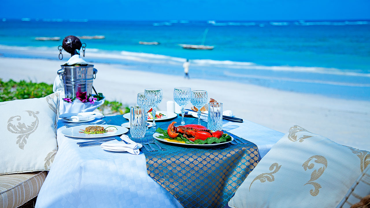 AfroChic---beach-side-lunch