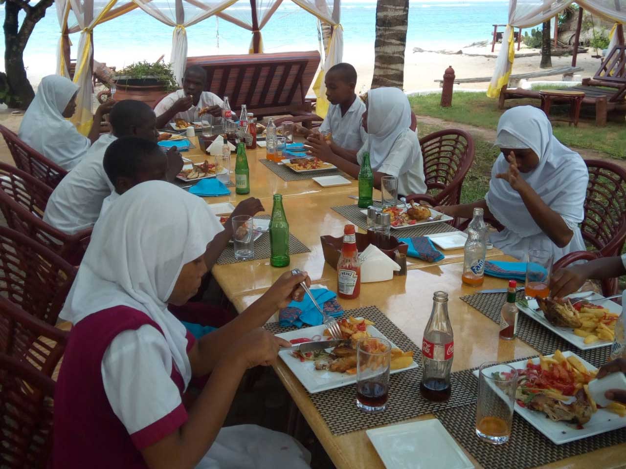 10-ACD-hosts-Wildlife-Warrior-Winners-for-lunch