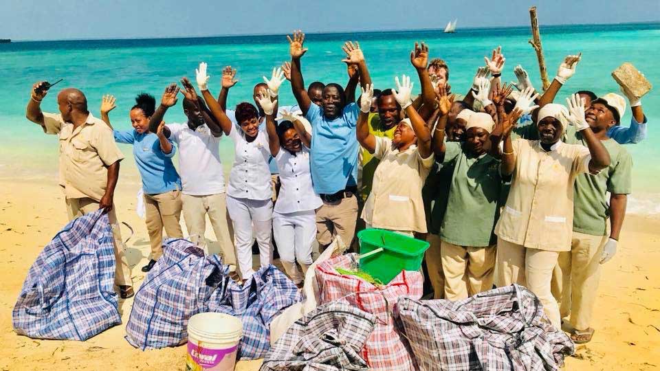 13-KLZ-Beach-Clean-Up